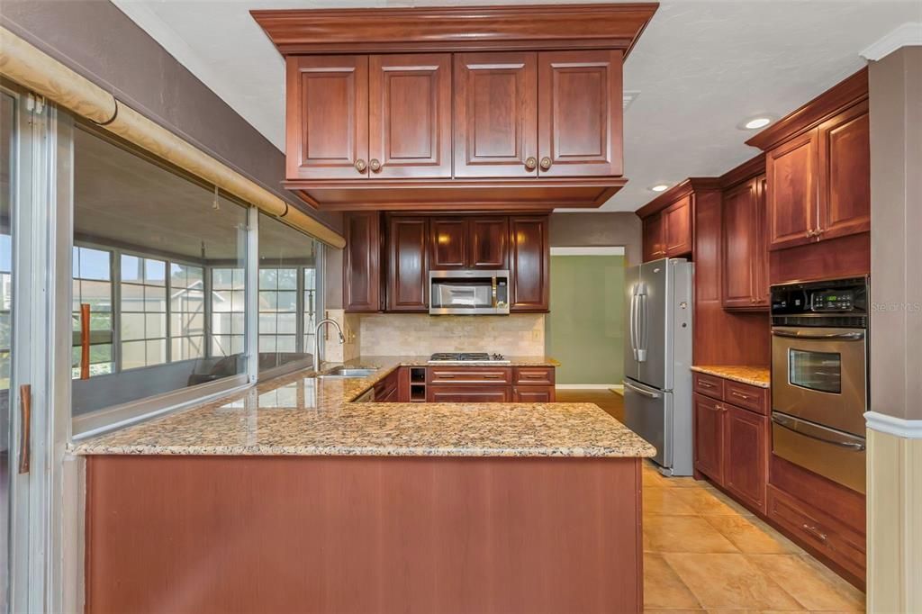 合同活跃: $440,000 (3 贝兹, 2 浴室, 1608 平方英尺)