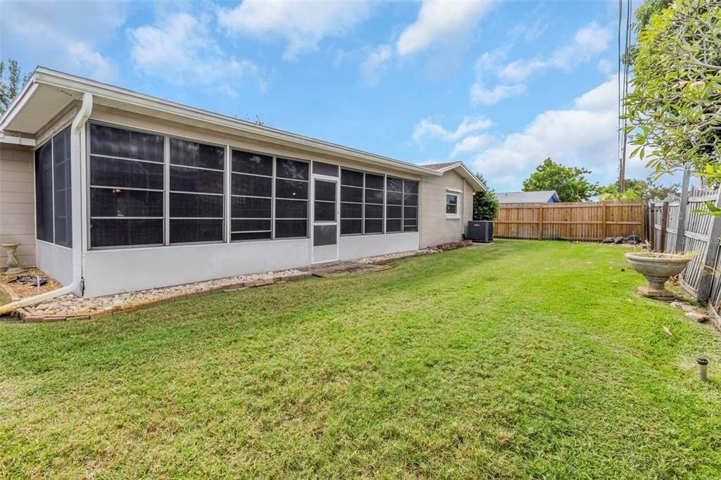 合同活跃: $440,000 (3 贝兹, 2 浴室, 1608 平方英尺)