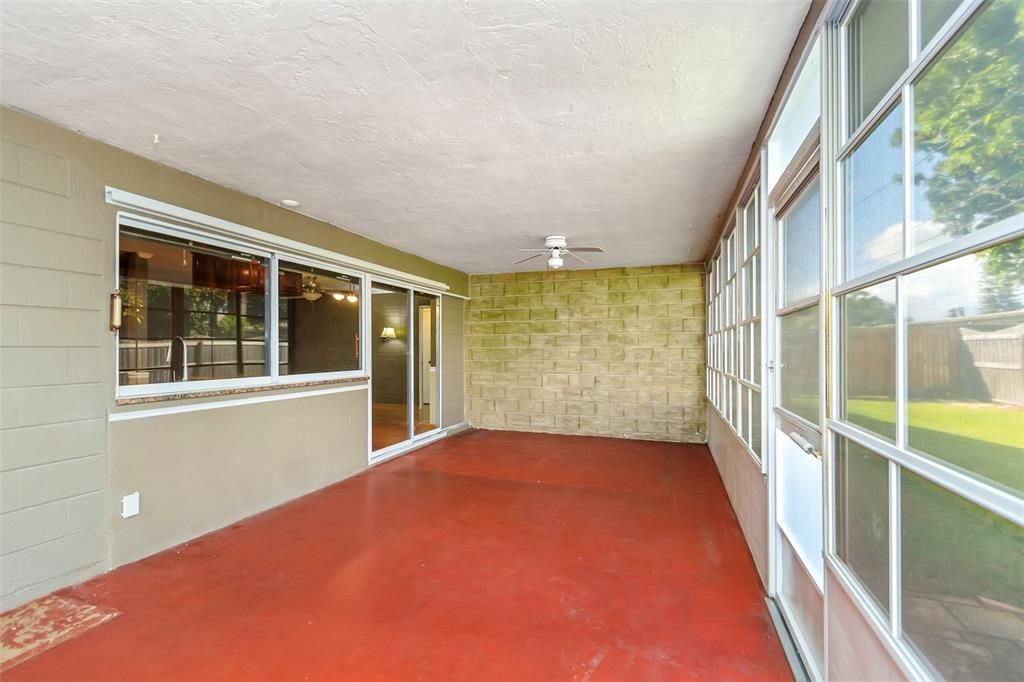 合同活跃: $440,000 (3 贝兹, 2 浴室, 1608 平方英尺)