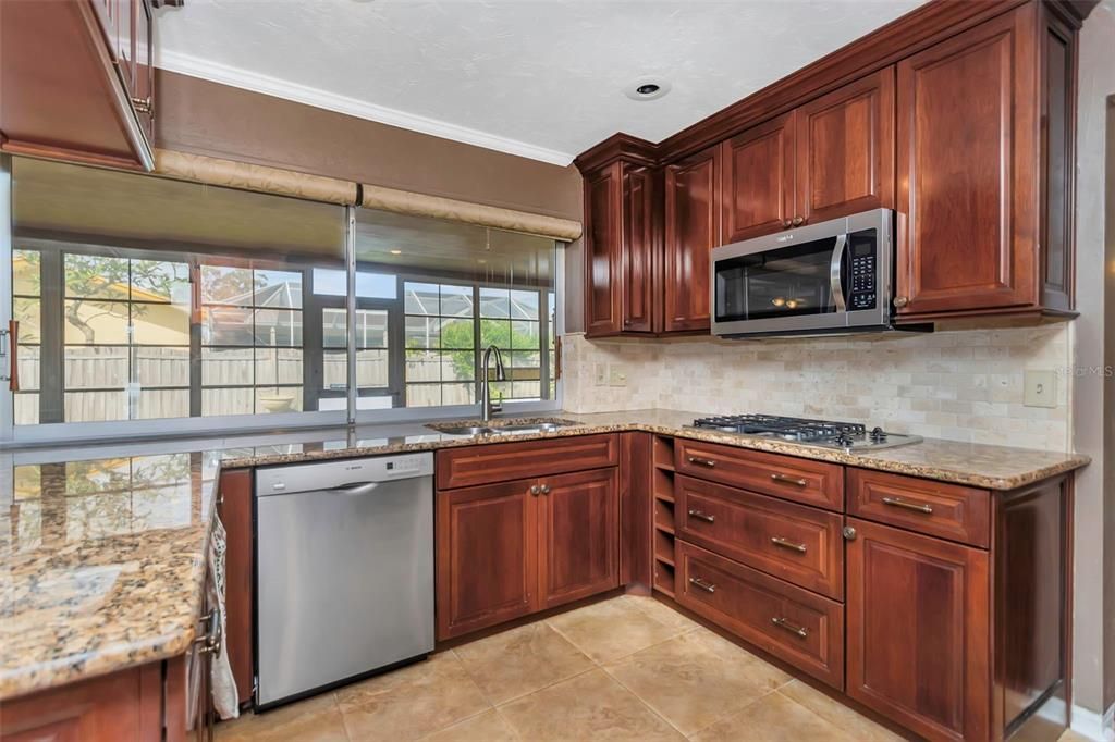 合同活跃: $440,000 (3 贝兹, 2 浴室, 1608 平方英尺)