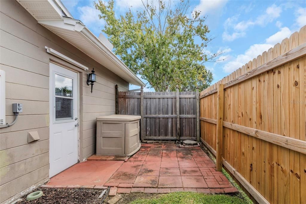 合同活跃: $440,000 (3 贝兹, 2 浴室, 1608 平方英尺)