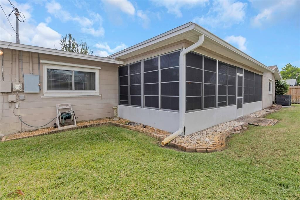 合同活跃: $440,000 (3 贝兹, 2 浴室, 1608 平方英尺)