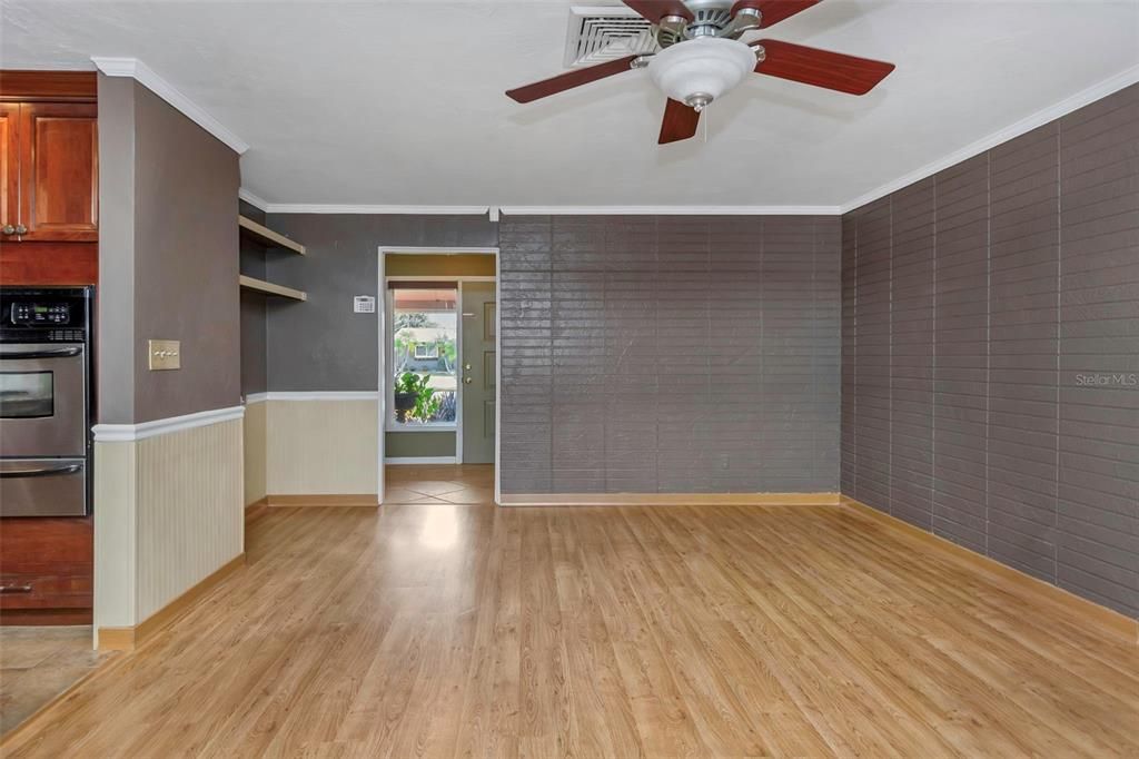 合同活跃: $440,000 (3 贝兹, 2 浴室, 1608 平方英尺)