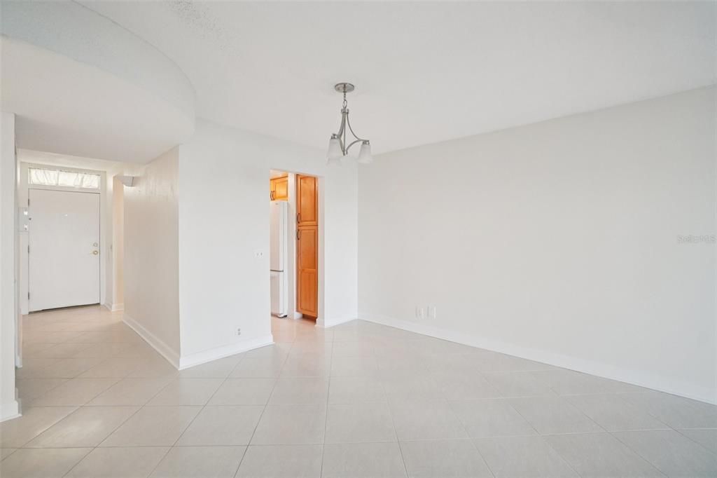 待售: $279,000 (2 贝兹, 2 浴室, 1250 平方英尺)