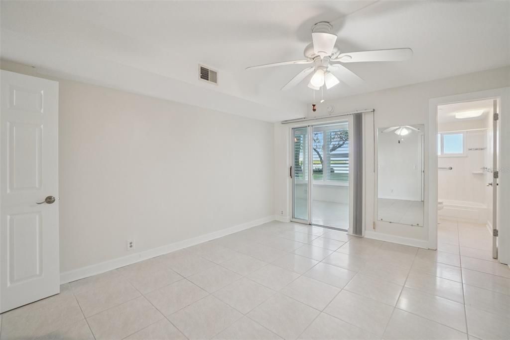 待售: $279,000 (2 贝兹, 2 浴室, 1250 平方英尺)