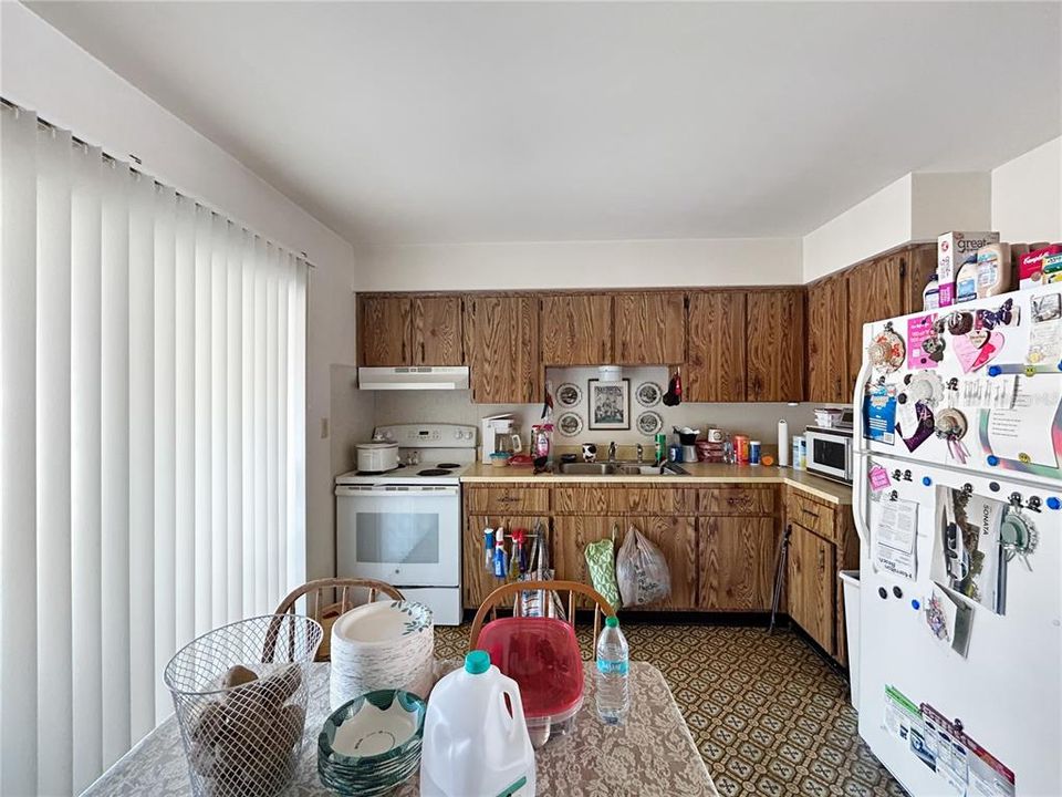 待售: $298,000 (4 贝兹, 0 浴室, 1560 平方英尺)