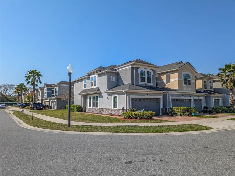 For Sale: $360,000 (3 beds, 2 baths, 1661 Square Feet)