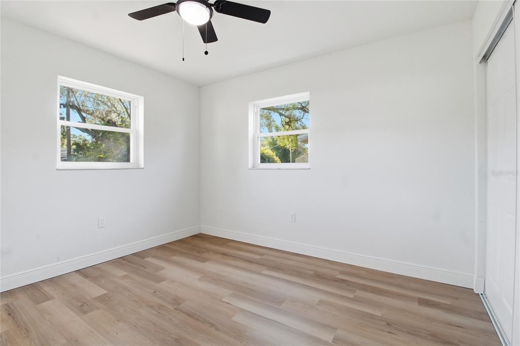 На продажу: $260,000 (4 спален, 2 ванн, 1300 Квадратных фут)