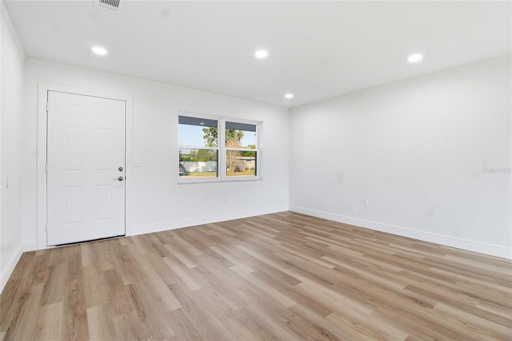 На продажу: $260,000 (4 спален, 2 ванн, 1300 Квадратных фут)