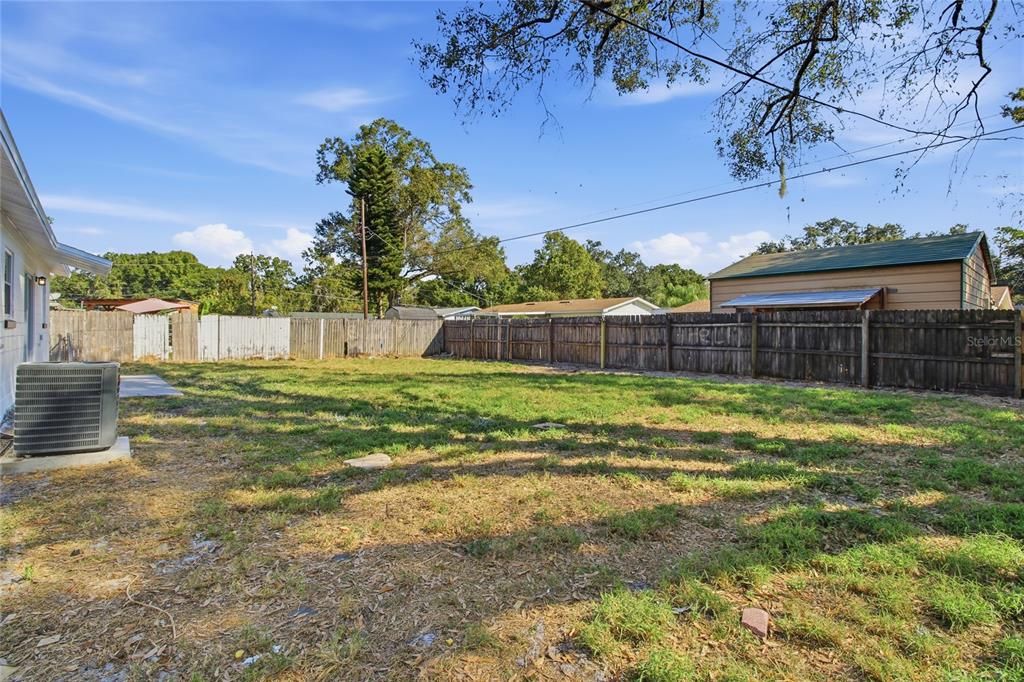 На продажу: $260,000 (4 спален, 2 ванн, 1300 Квадратных фут)