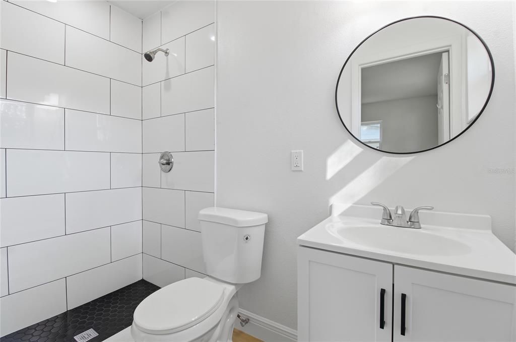 На продажу: $260,000 (4 спален, 2 ванн, 1300 Квадратных фут)