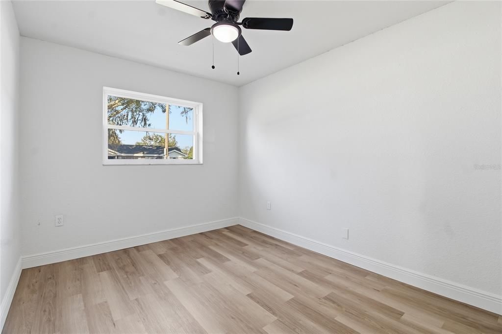 На продажу: $260,000 (4 спален, 2 ванн, 1300 Квадратных фут)