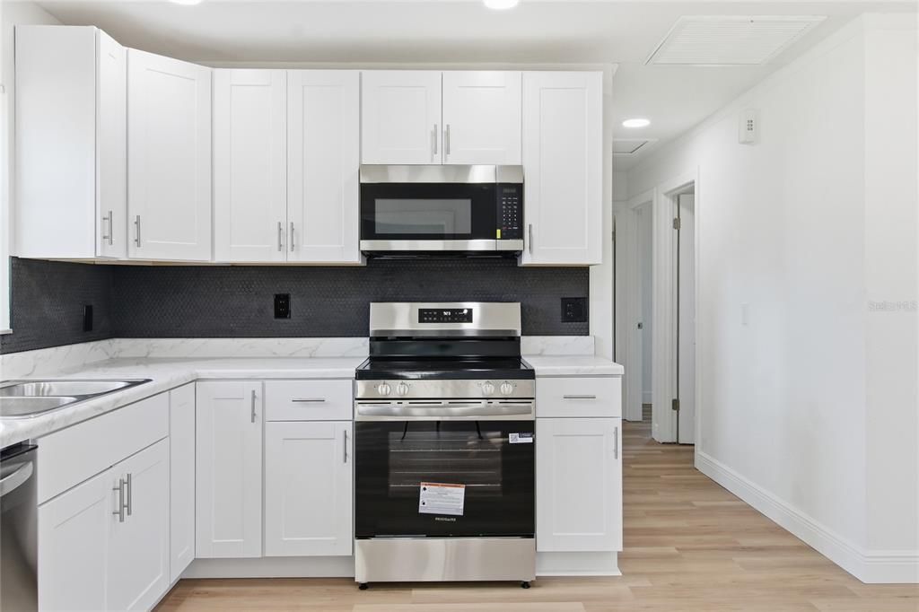 На продажу: $260,000 (4 спален, 2 ванн, 1300 Квадратных фут)