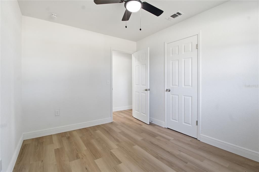 На продажу: $260,000 (4 спален, 2 ванн, 1300 Квадратных фут)