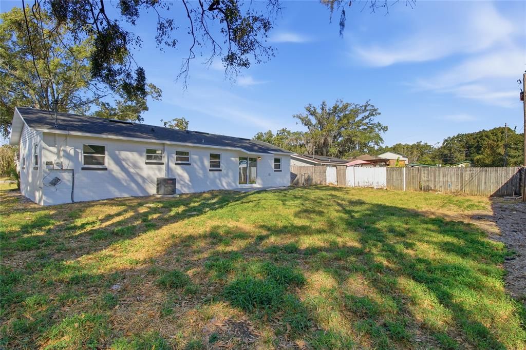 На продажу: $260,000 (4 спален, 2 ванн, 1300 Квадратных фут)