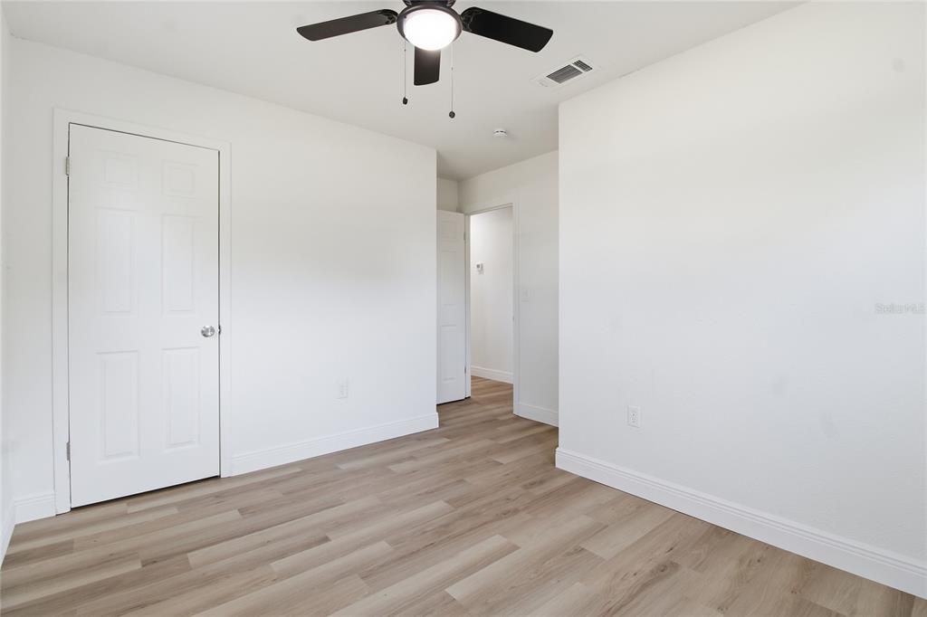 На продажу: $260,000 (4 спален, 2 ванн, 1300 Квадратных фут)