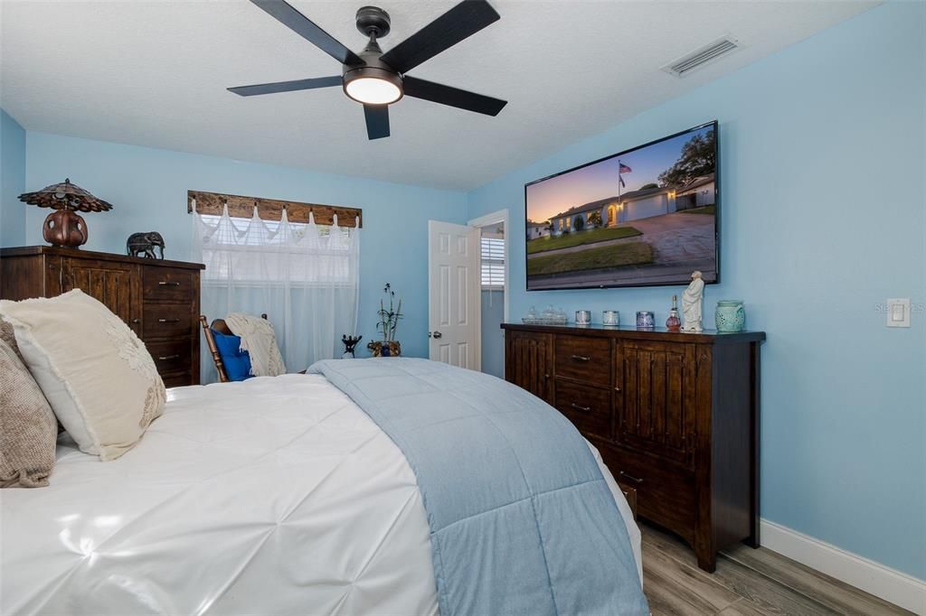 Active With Contract: $329,900 (3 beds, 2 baths, 1715 Square Feet)