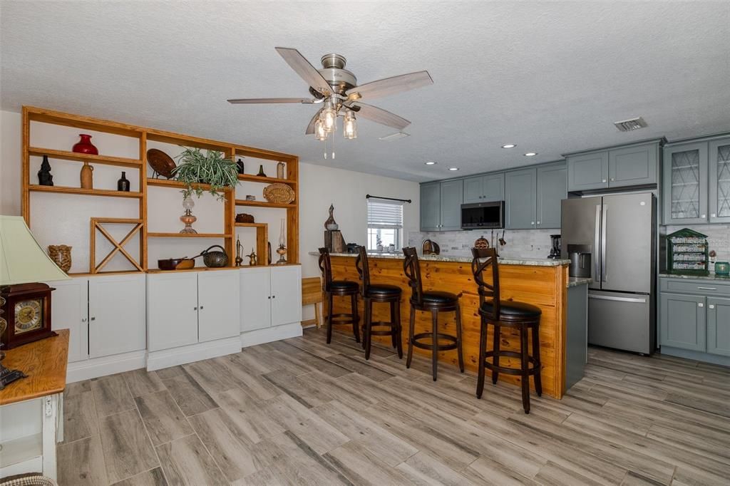 Active With Contract: $329,900 (3 beds, 2 baths, 1715 Square Feet)