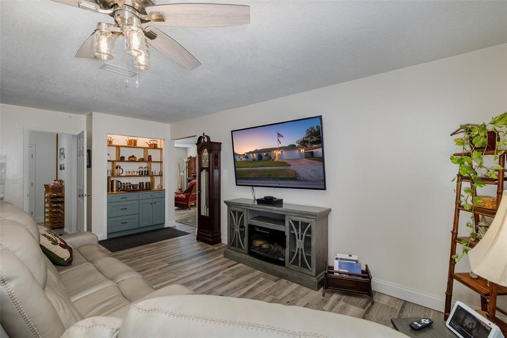 Active With Contract: $329,900 (3 beds, 2 baths, 1715 Square Feet)