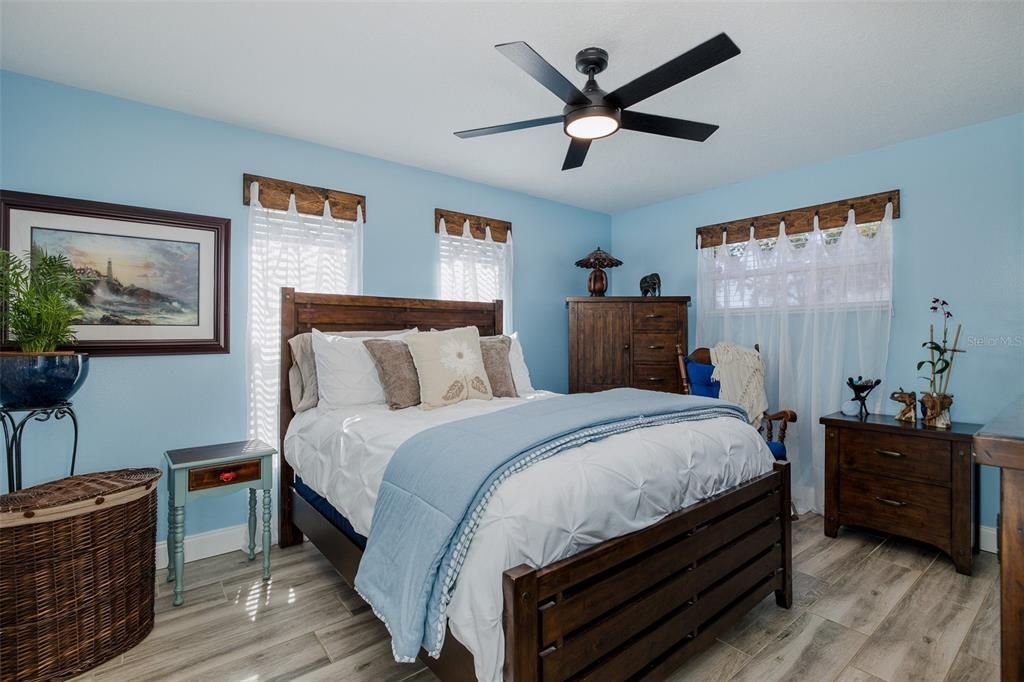 Active With Contract: $329,900 (3 beds, 2 baths, 1715 Square Feet)