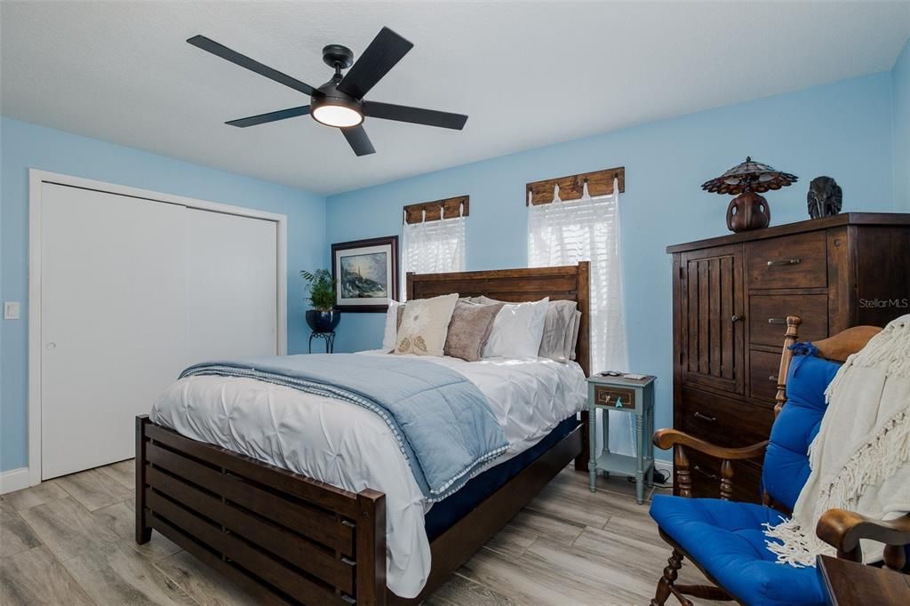 Active With Contract: $329,900 (3 beds, 2 baths, 1715 Square Feet)