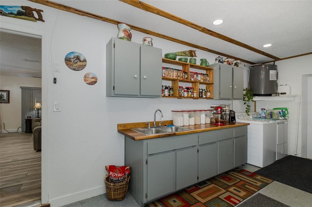 Active With Contract: $329,900 (3 beds, 2 baths, 1715 Square Feet)