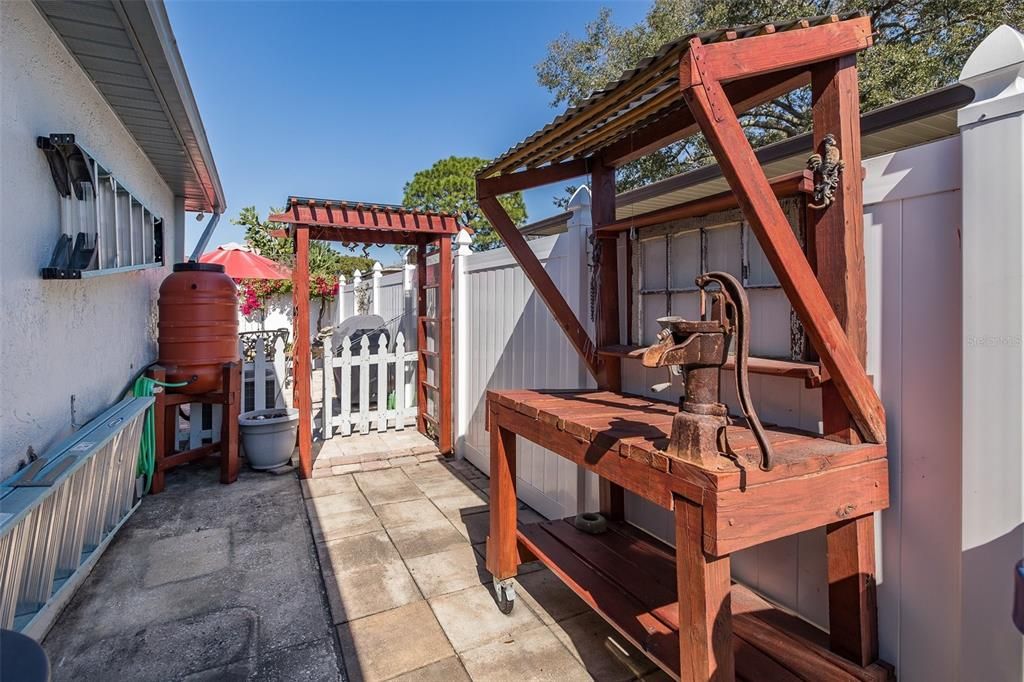 Active With Contract: $329,900 (3 beds, 2 baths, 1715 Square Feet)