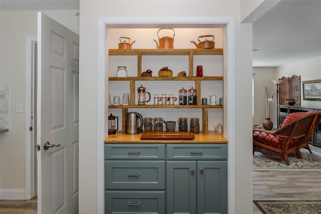 Active With Contract: $329,900 (3 beds, 2 baths, 1715 Square Feet)