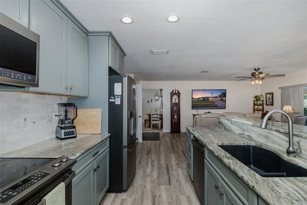 Active With Contract: $329,900 (3 beds, 2 baths, 1715 Square Feet)