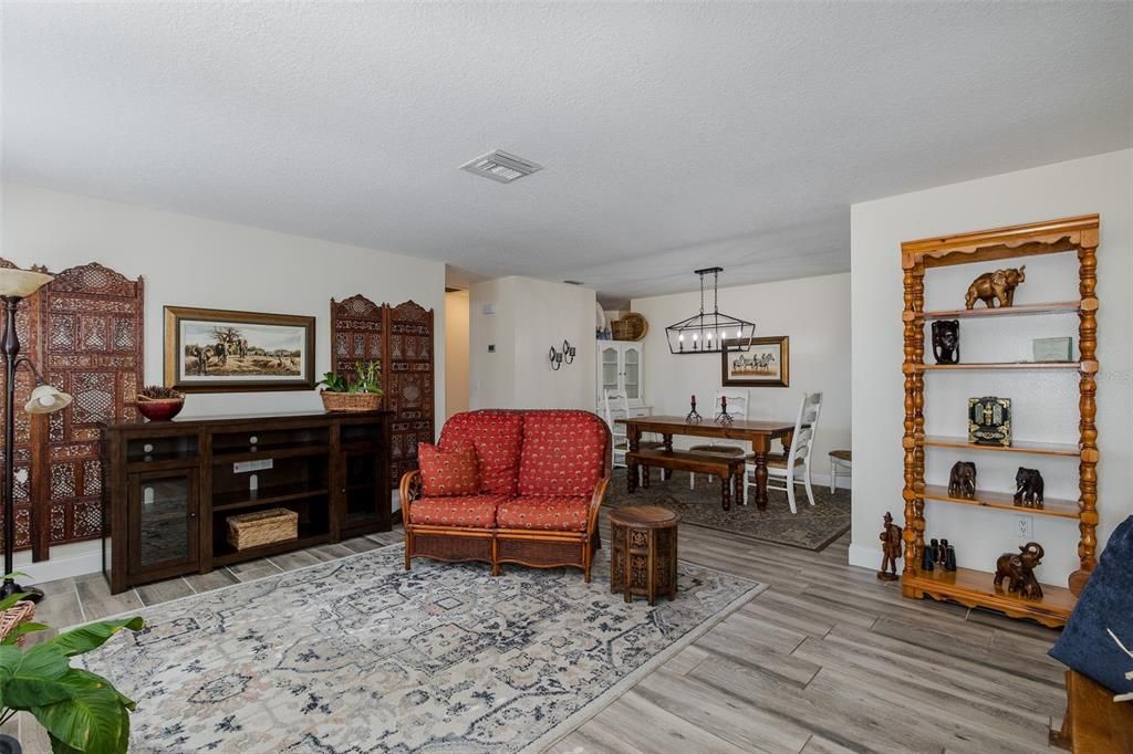 Active With Contract: $329,900 (3 beds, 2 baths, 1715 Square Feet)