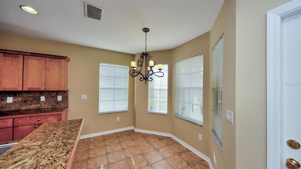 出租: $3,000 (4 贝兹, 3 浴室, 2547 平方英尺)