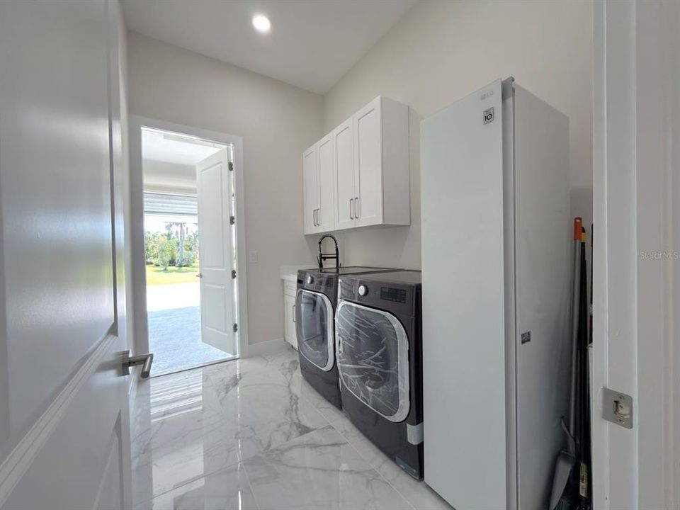 For Sale: $1,664,000 (4 beds, 3 baths, 3156 Square Feet)