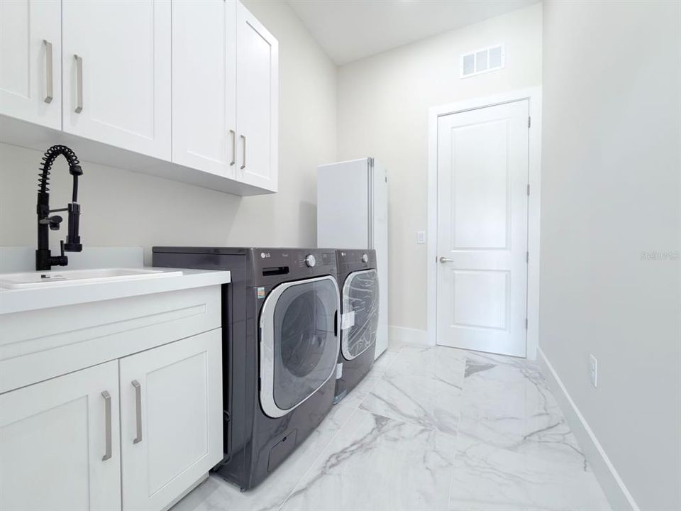 For Sale: $1,664,000 (4 beds, 3 baths, 3156 Square Feet)