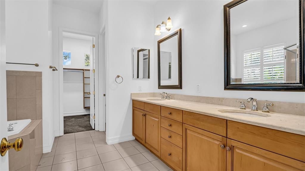 出租: $8,500 (4 贝兹, 4 浴室, 3515 平方英尺)