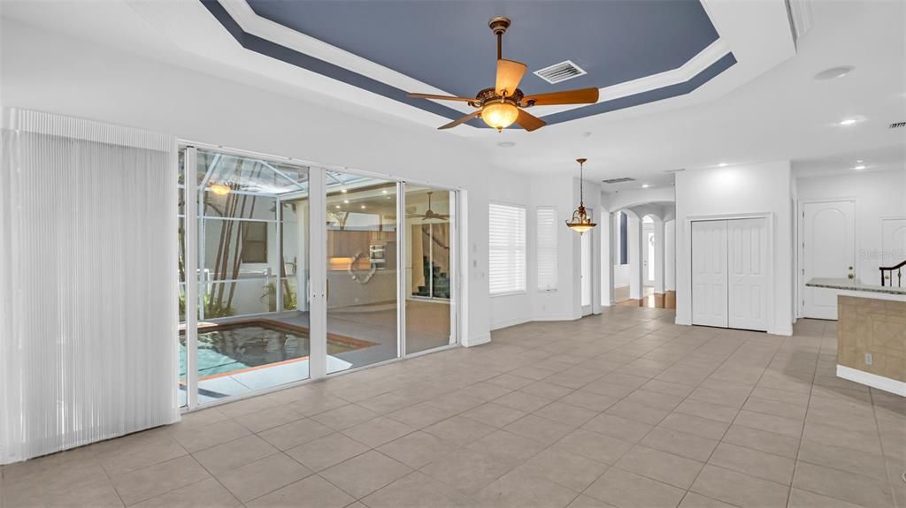 出租: $8,500 (4 贝兹, 4 浴室, 3515 平方英尺)