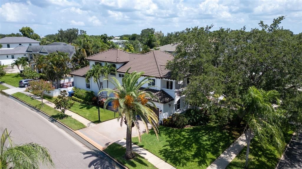 出租: $8,500 (4 贝兹, 4 浴室, 3515 平方英尺)