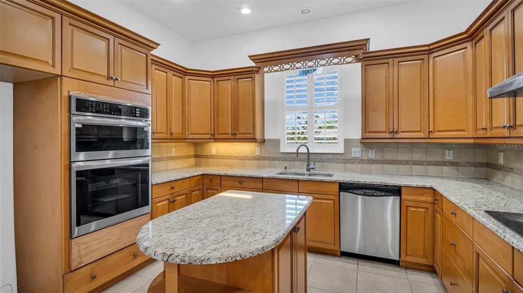 出租: $8,500 (4 贝兹, 4 浴室, 3515 平方英尺)