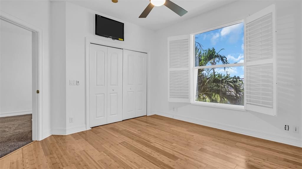 出租: $8,500 (4 贝兹, 4 浴室, 3515 平方英尺)