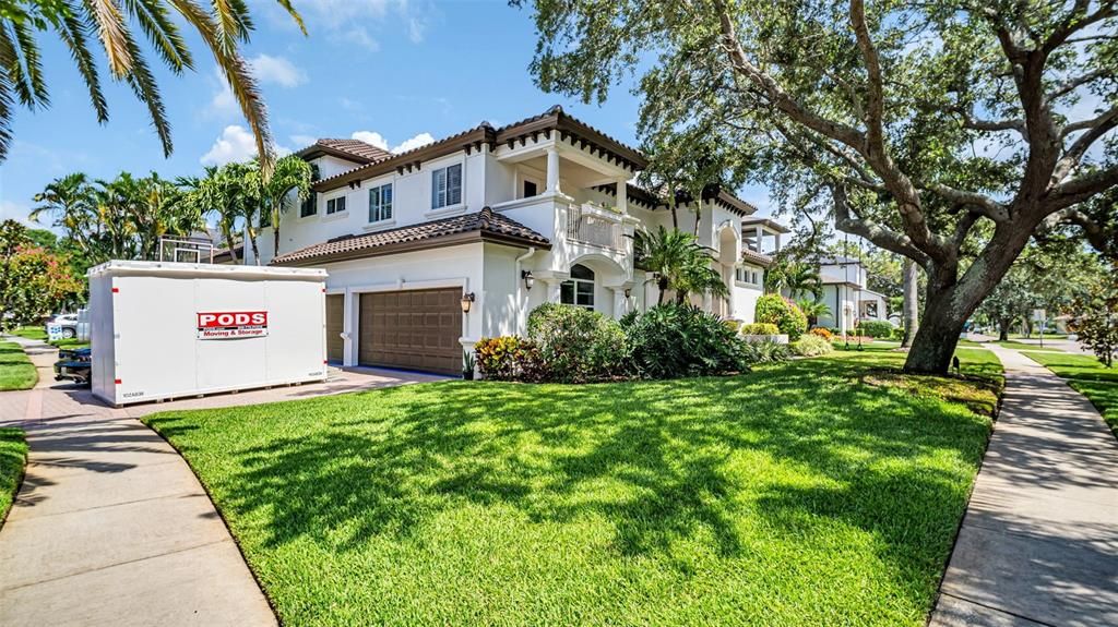 出租: $8,500 (4 贝兹, 4 浴室, 3515 平方英尺)