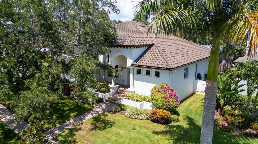 出租: $8,500 (4 贝兹, 4 浴室, 3515 平方英尺)