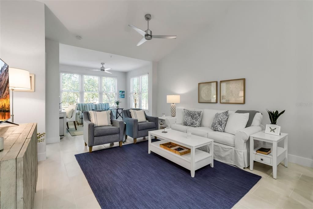 待售: $295,000 (1 贝兹, 1 浴室, 949 平方英尺)