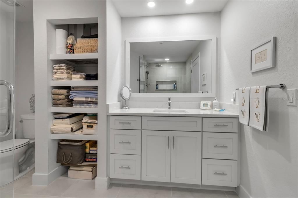 待售: $295,000 (1 贝兹, 1 浴室, 949 平方英尺)