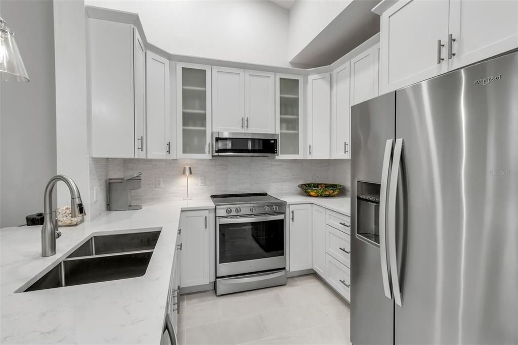 待售: $295,000 (1 贝兹, 1 浴室, 949 平方英尺)