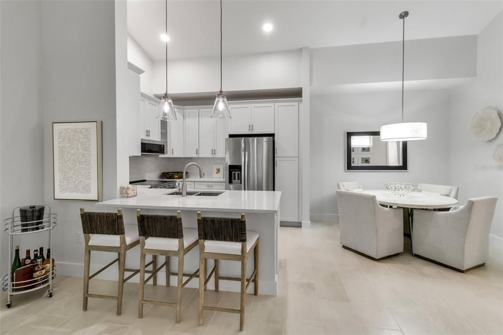 待售: $295,000 (1 贝兹, 1 浴室, 949 平方英尺)