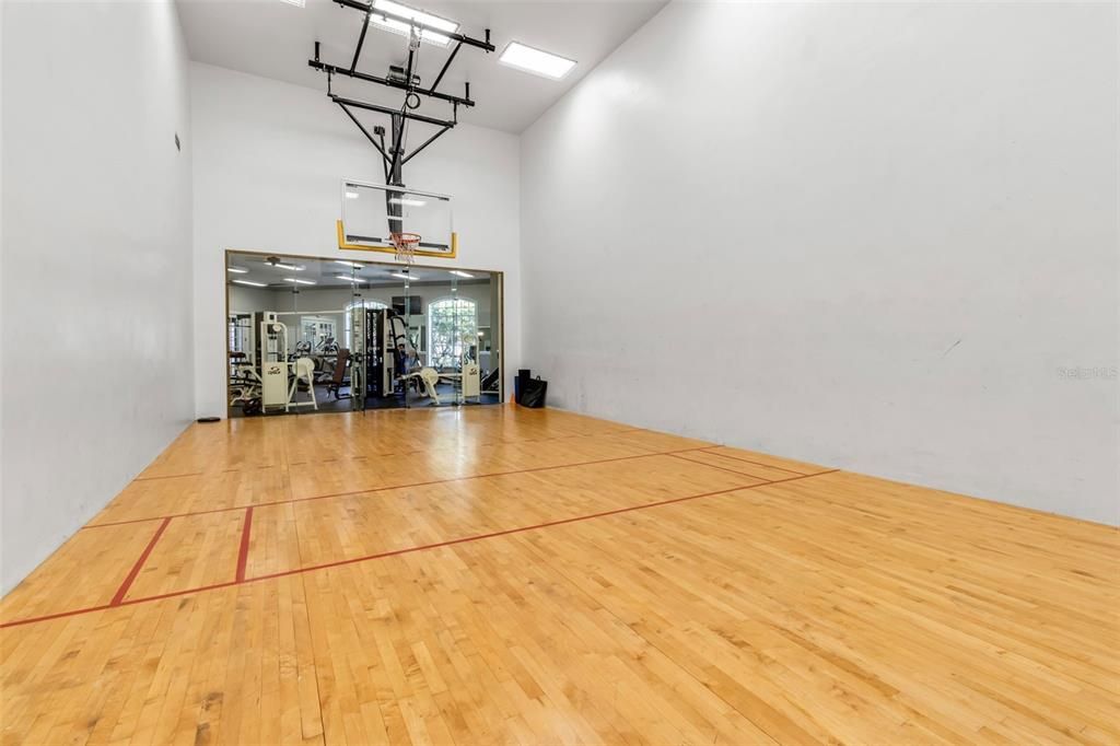 待售: $295,000 (1 贝兹, 1 浴室, 949 平方英尺)