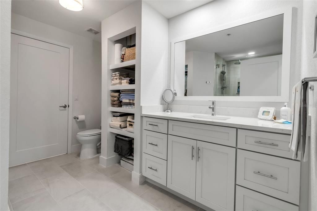 待售: $295,000 (1 贝兹, 1 浴室, 949 平方英尺)