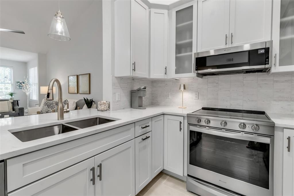 待售: $295,000 (1 贝兹, 1 浴室, 949 平方英尺)