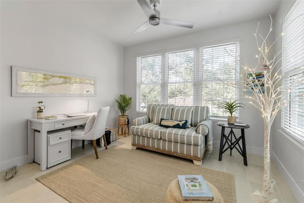 待售: $295,000 (1 贝兹, 1 浴室, 949 平方英尺)