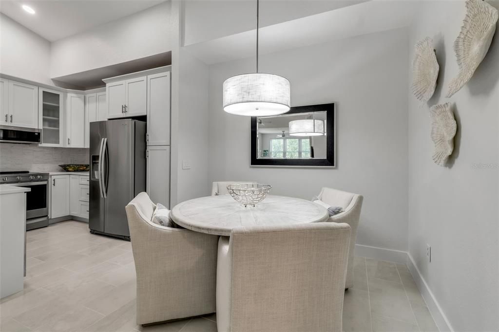 待售: $295,000 (1 贝兹, 1 浴室, 949 平方英尺)