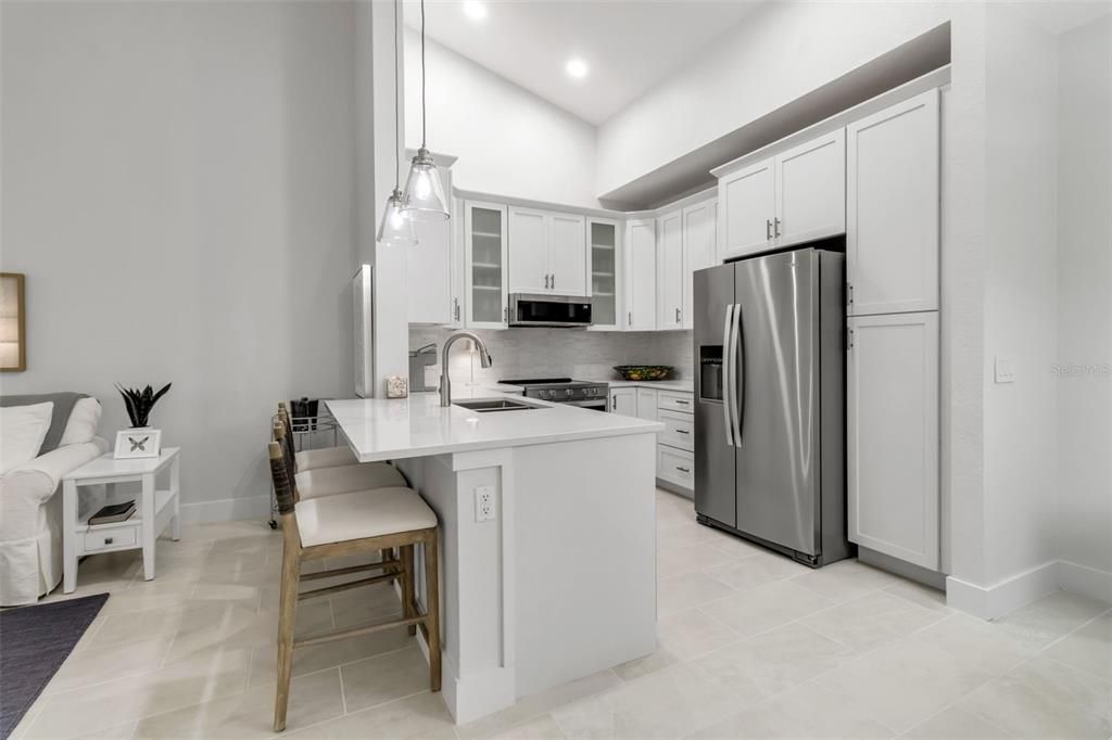 待售: $295,000 (1 贝兹, 1 浴室, 949 平方英尺)